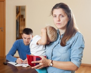 Подати заяву на аліменти без розлучення можна тим членам родини, які не можуть самі про себе подбати
