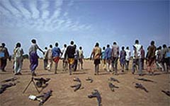 Колишні діти-солдати в Судані залишають зброю, яке колись носили