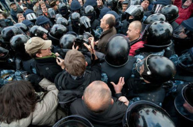 30 березня 2012, 18:48 Переглядів:   Мітингувальники намагалися відстояти намет