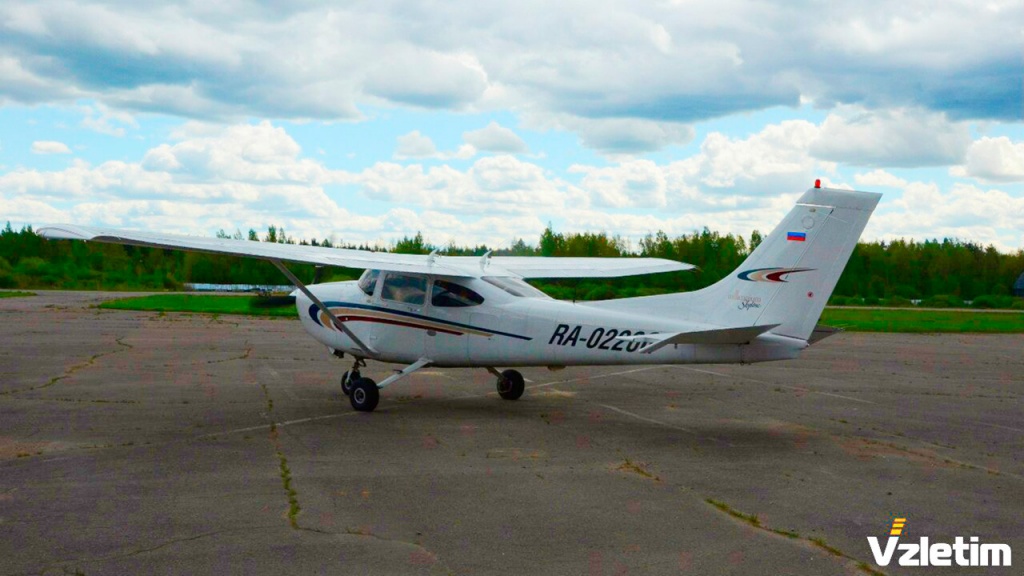 По телефону оператор Невського аероклубу повідомила, що «Cessna 182 надається тільки на польоти по VIP-маршрутами», на сайті установи   вказано   , Що на ньому можна злітати, наприклад, на Валаам