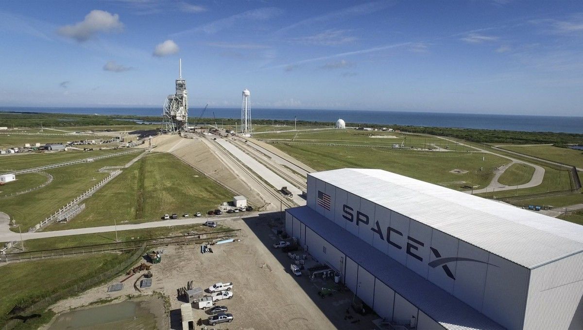 Falcon Heavy была разработана для доставки человека в космос и восстановление возможности полетов миссий с экипажем на Луну или Марс