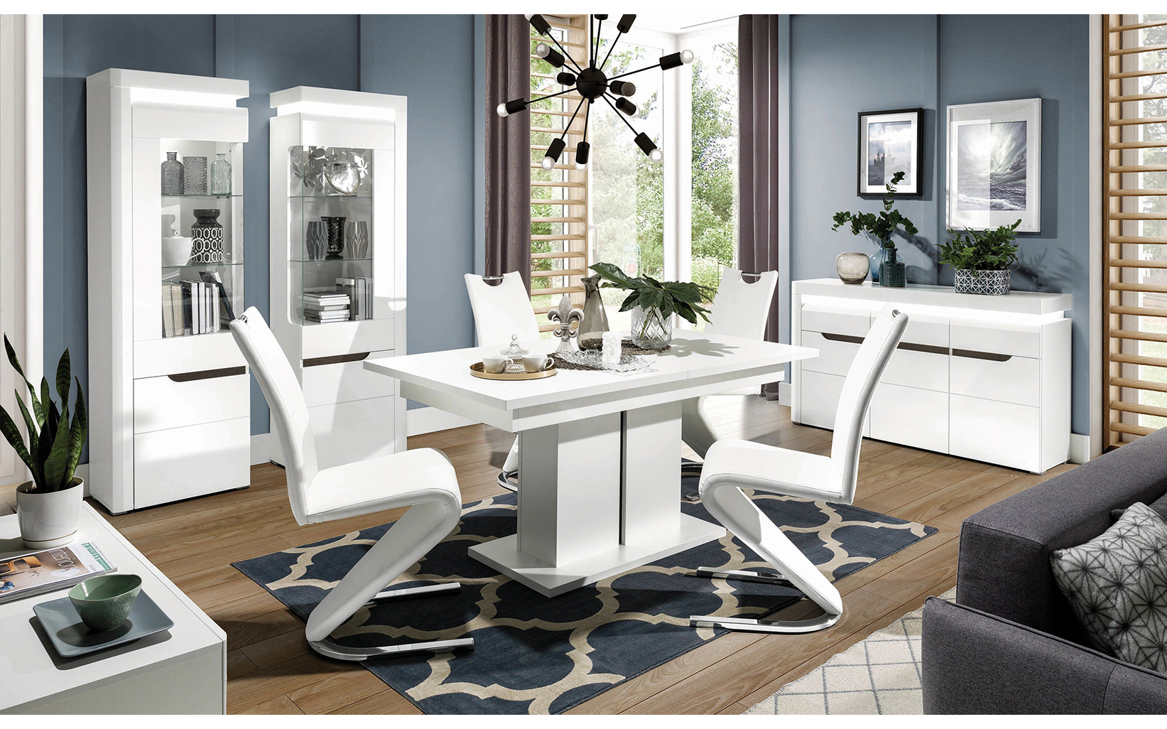 Какие стулья выбрать, которые в каждой квартире от нескольких до даже десятка штук, чтобы соответствовать предположениям простого стиля, но при этом выглядеть привлекательно и комфортно