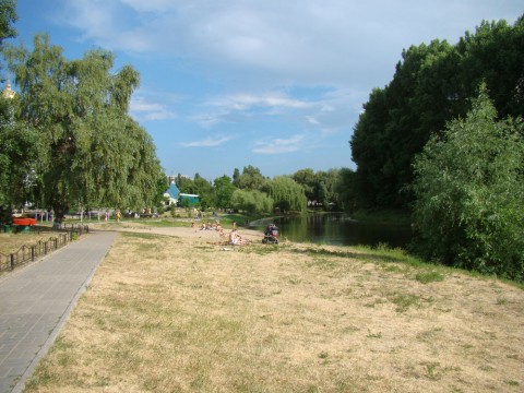 У цьому огляді парків Києва ми розповімо вам про всіх невеликих і маловідомих зелених зонах Києва, які не ввійшли в рубрику   парки   як окремі статті